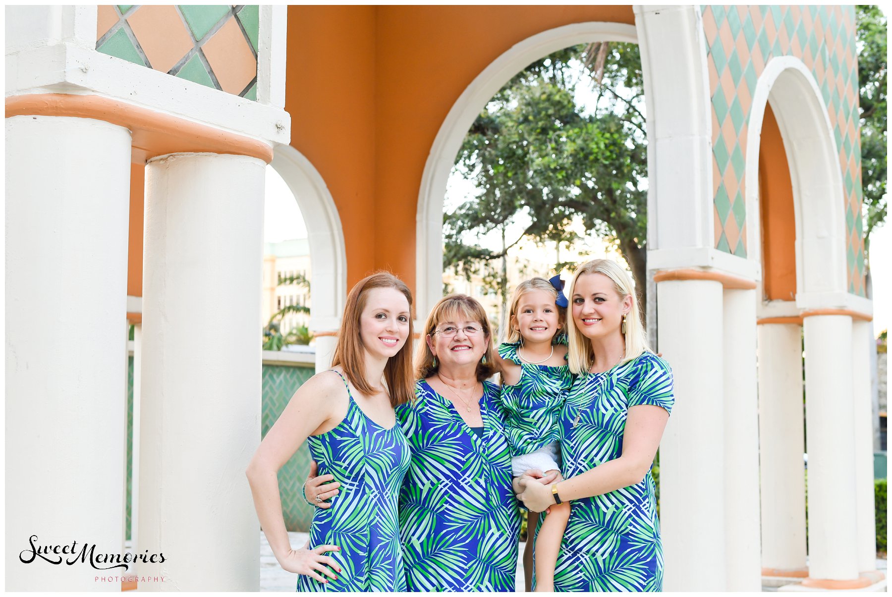 Modern Boca Mom's Family Holiday Session | Boca Raton Photographer