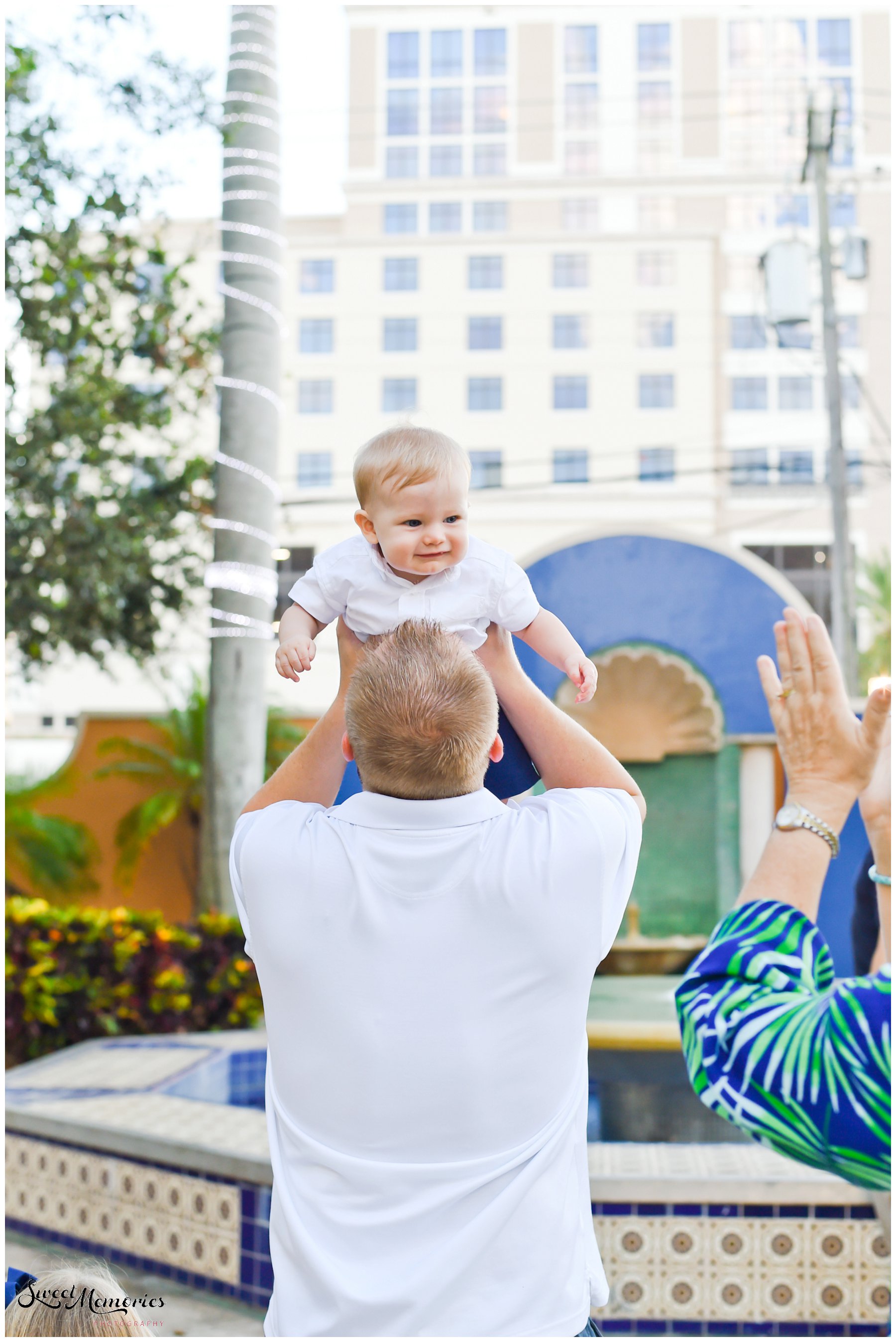 Modern Boca Mom's Family Holiday Session | Boca Raton Photographer