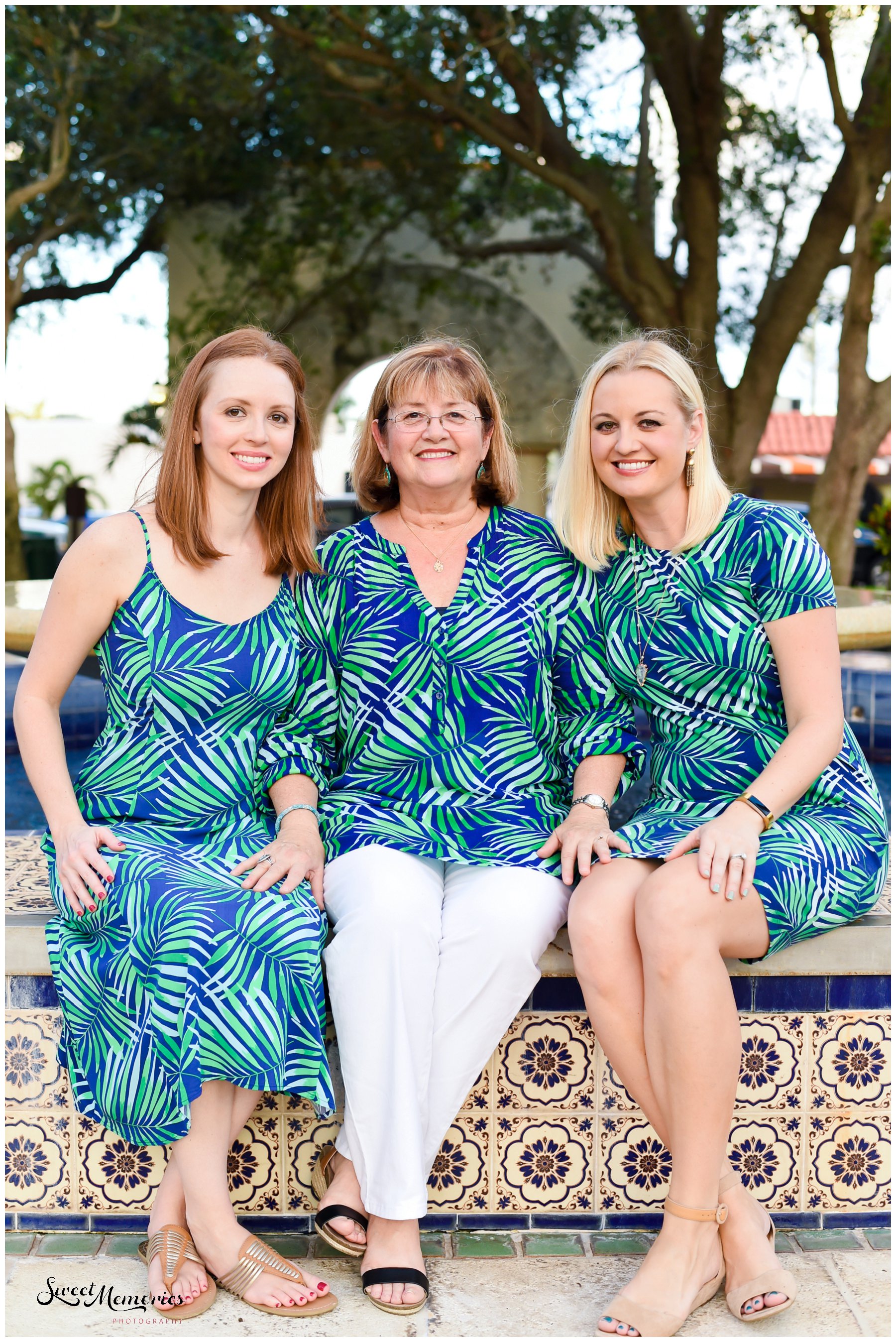 Modern Boca Mom's Family Holiday Session | Boca Raton Photographer