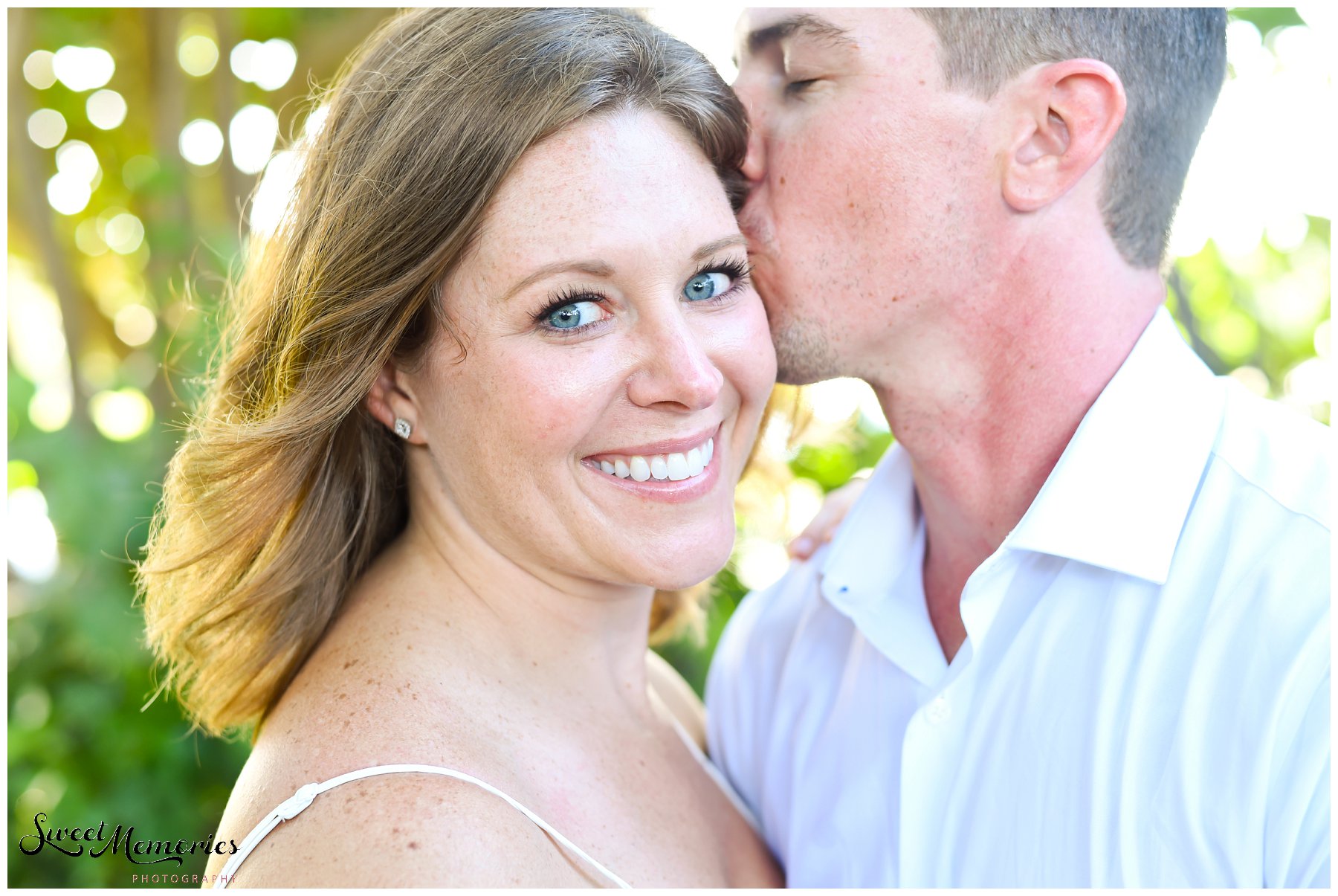 Ashley and Eugene's Jupiter Civic Center wedding in Jupiter, Florida was perfection! Being such a laid-back, low-key couple, they just wanted a chill party where everyone could celebrate their love with them. And this wedding was just that. | Florida Wedding Photographer