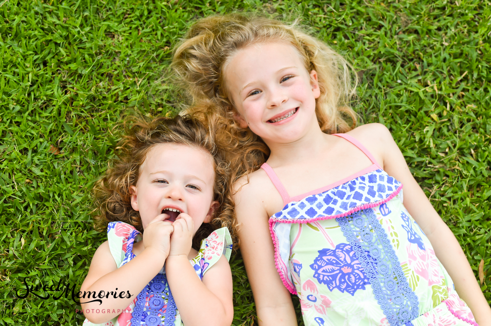 I love photographing fun families, especially at beautiful venues. So photographing this Sugar Sand Park family session in Boca Raton with the Whites was definitely no exception! With lush foliage, a huge playground, not to mention a family who comes prepared with bubbles, it was the perfect session!