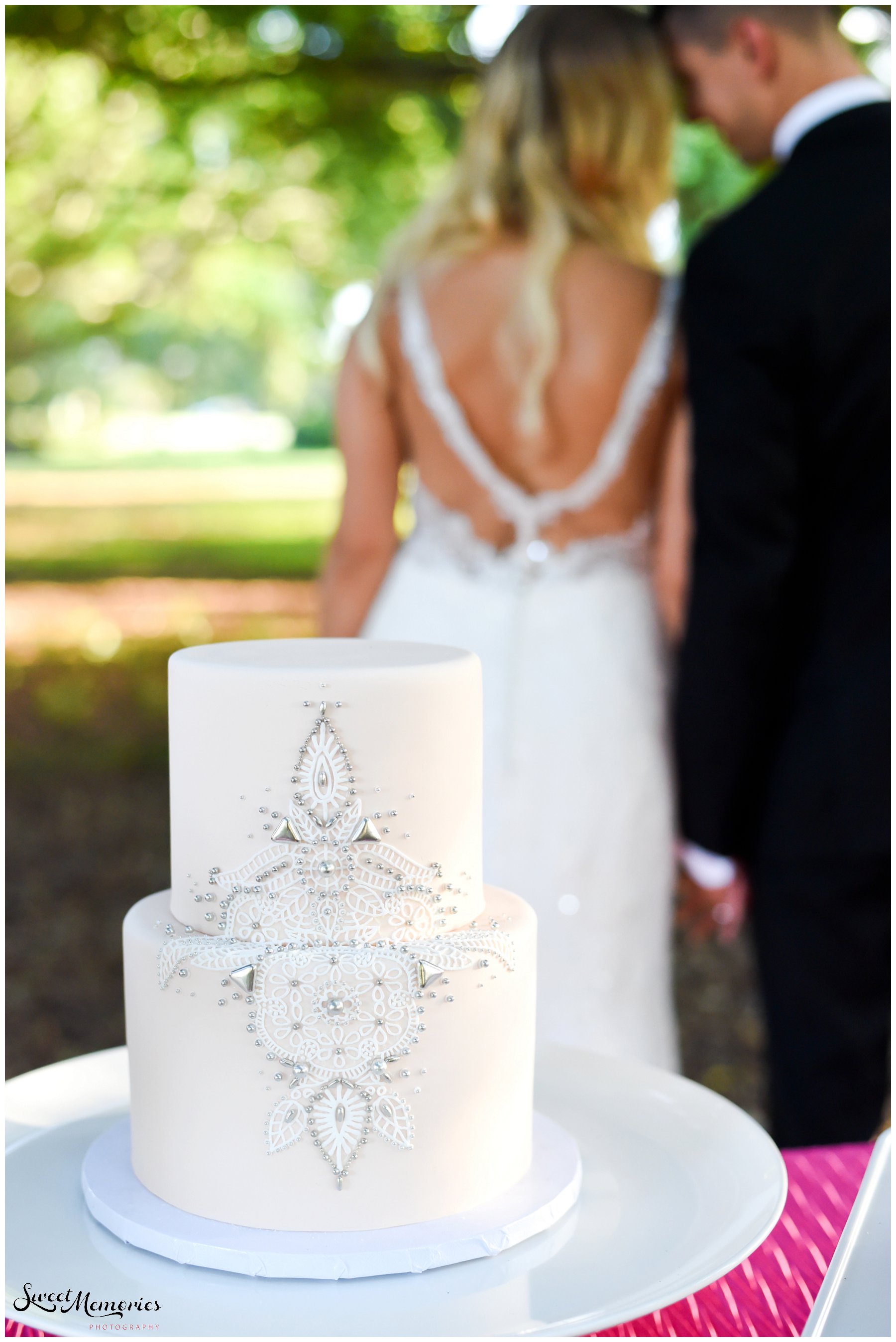 This Drive-In movie inspired wedding is the perfect inspiration for the bride who wants to wear her grandmother’s wedding gown, but still loves a contemporary approach. Set on the grounds of Florida Atlantic University, this outdoor wedding mixed classic with modern to create the most timeless wedding of all time.