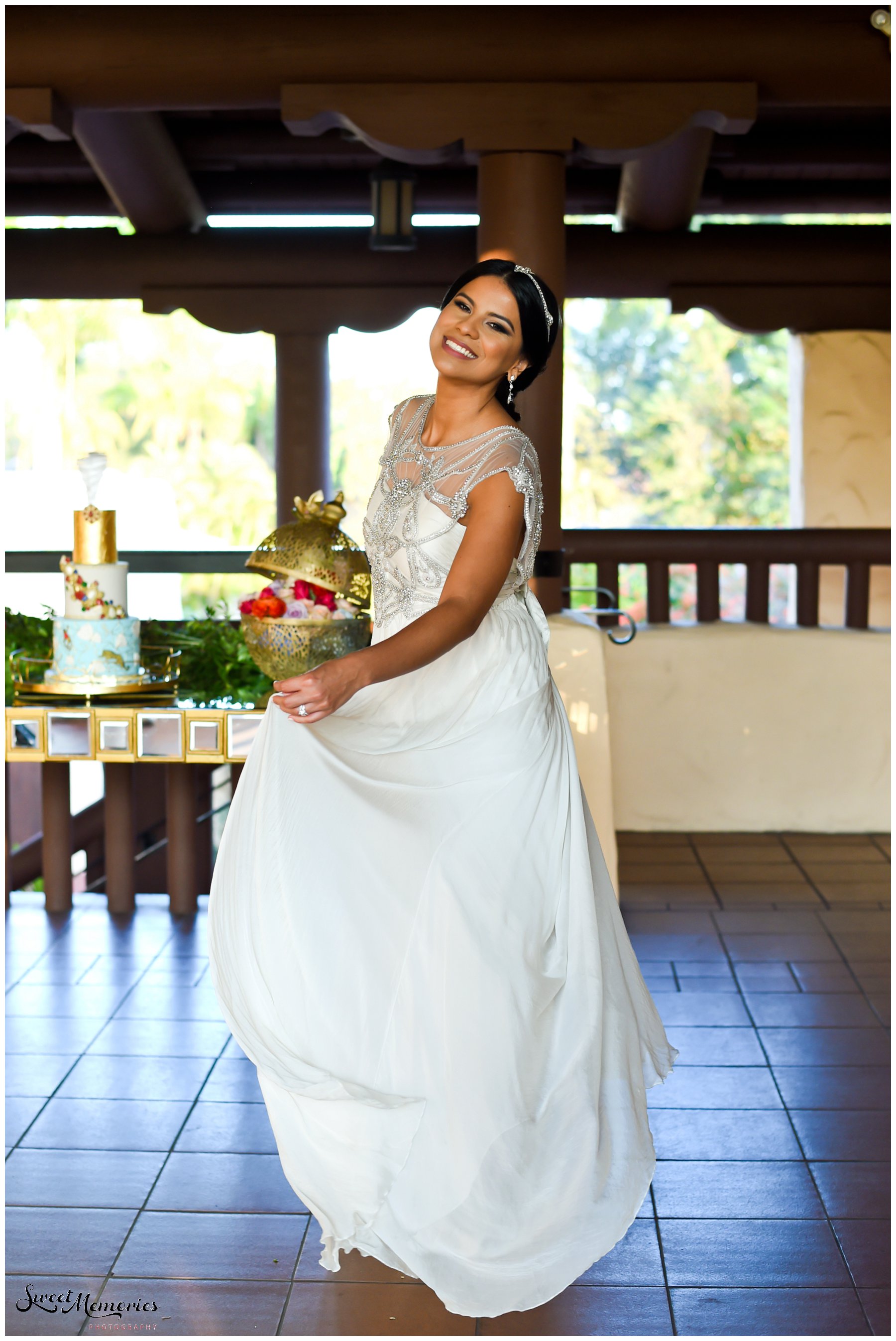 Vibrant floral arrangements, luxurious gold details, a sparkling bridal gown…and a cozy lounge area with a magic carpet! This styled shoot is the perfect nod to Disney’s Aladdin and this Aladdin inspired wedding.