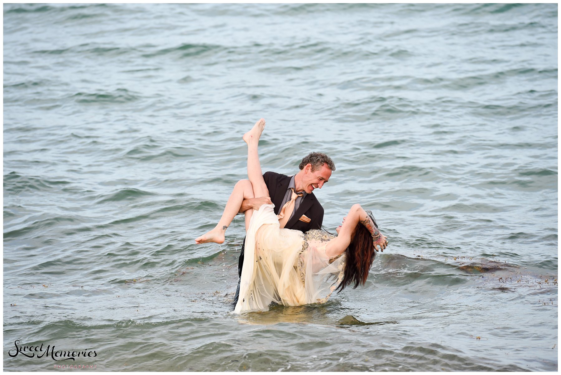 This fun Fort Lauderdale Beach 25 year anniversary celebration is fun and eccentric, mixing in some romance with a trash-the-dress session in the water!