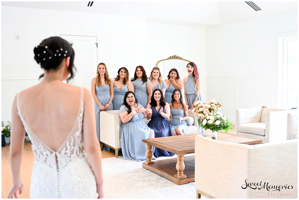 The bride's first look with her girls.