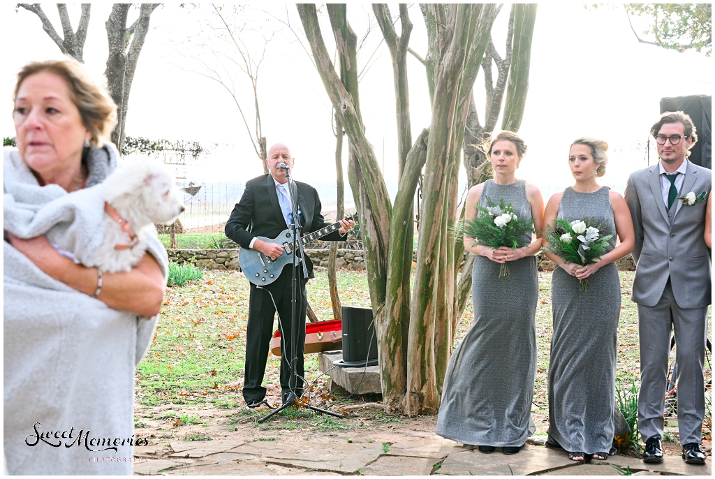 The father of the bride singing as the bride walks down the aisle.