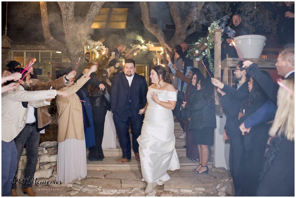 Dripping Springs Backyard Wedding | Austin Photographer