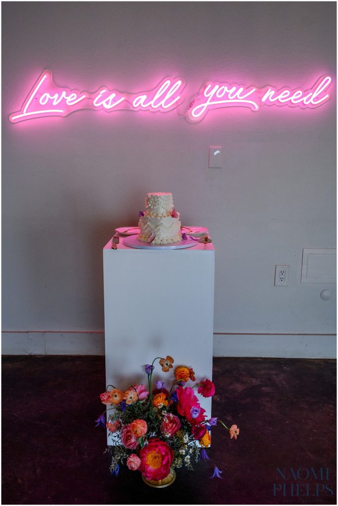 The cake and signature sign at Camino Real Ranch, one of the best Austin wedding venues.