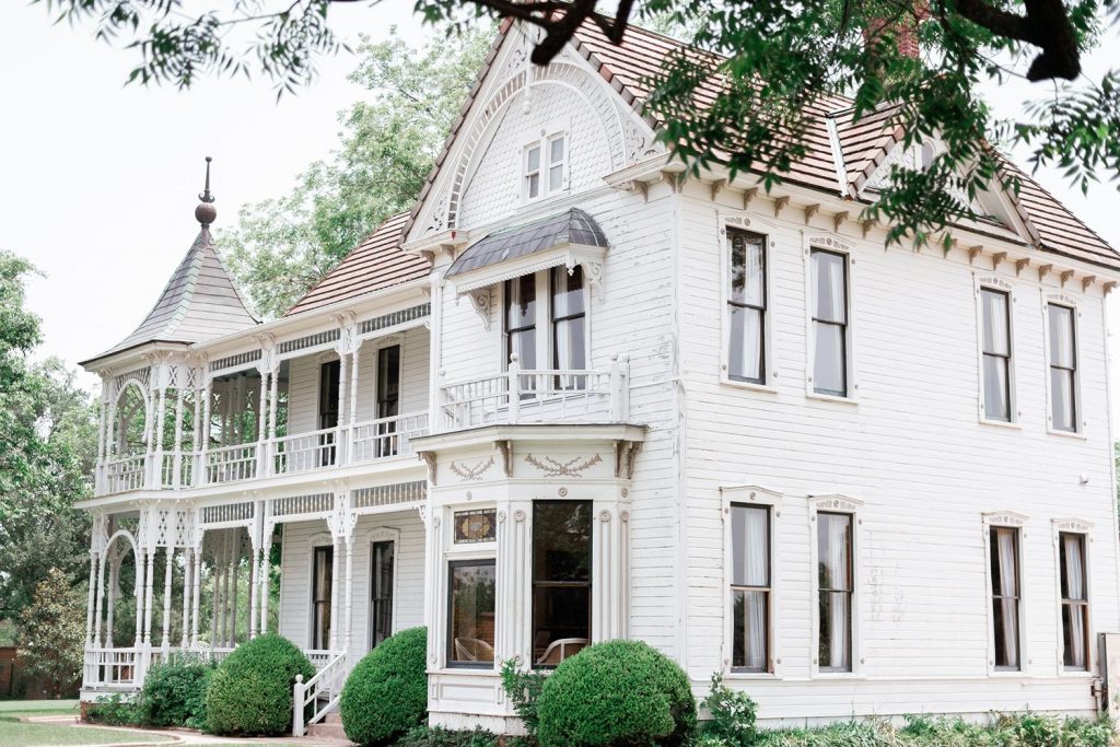 Victorian mansion at Barr Mansion wedding venue in Austin, TX.