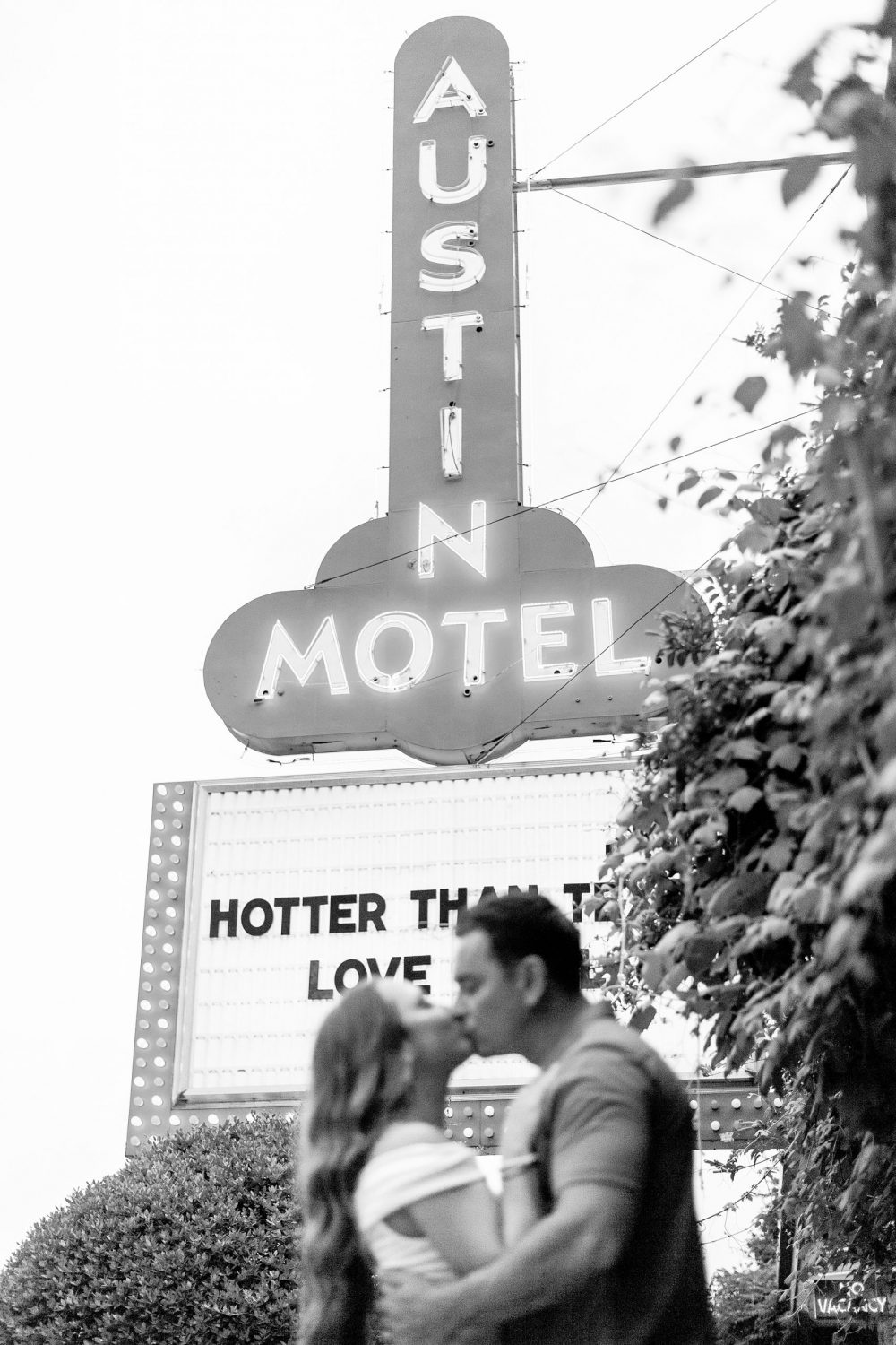 Couple kissing in front of the Austin Motel sign 