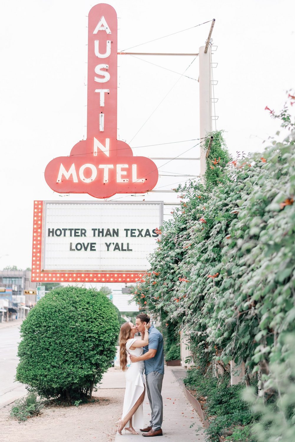 Couple kissing in front of Austin Motel sign